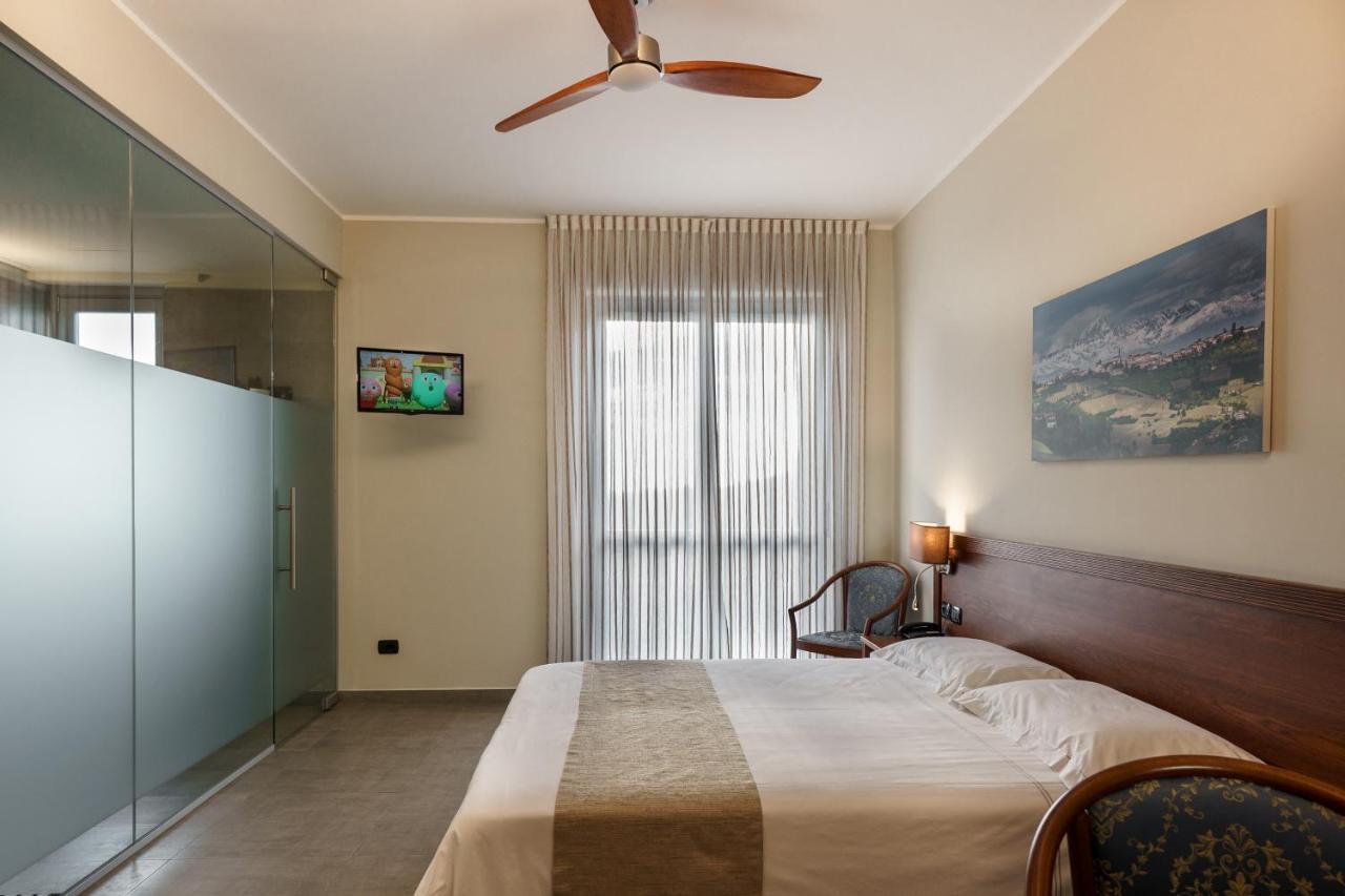 Hotel Il Grappolo D'Oro Monforte D'Alba Luaran gambar