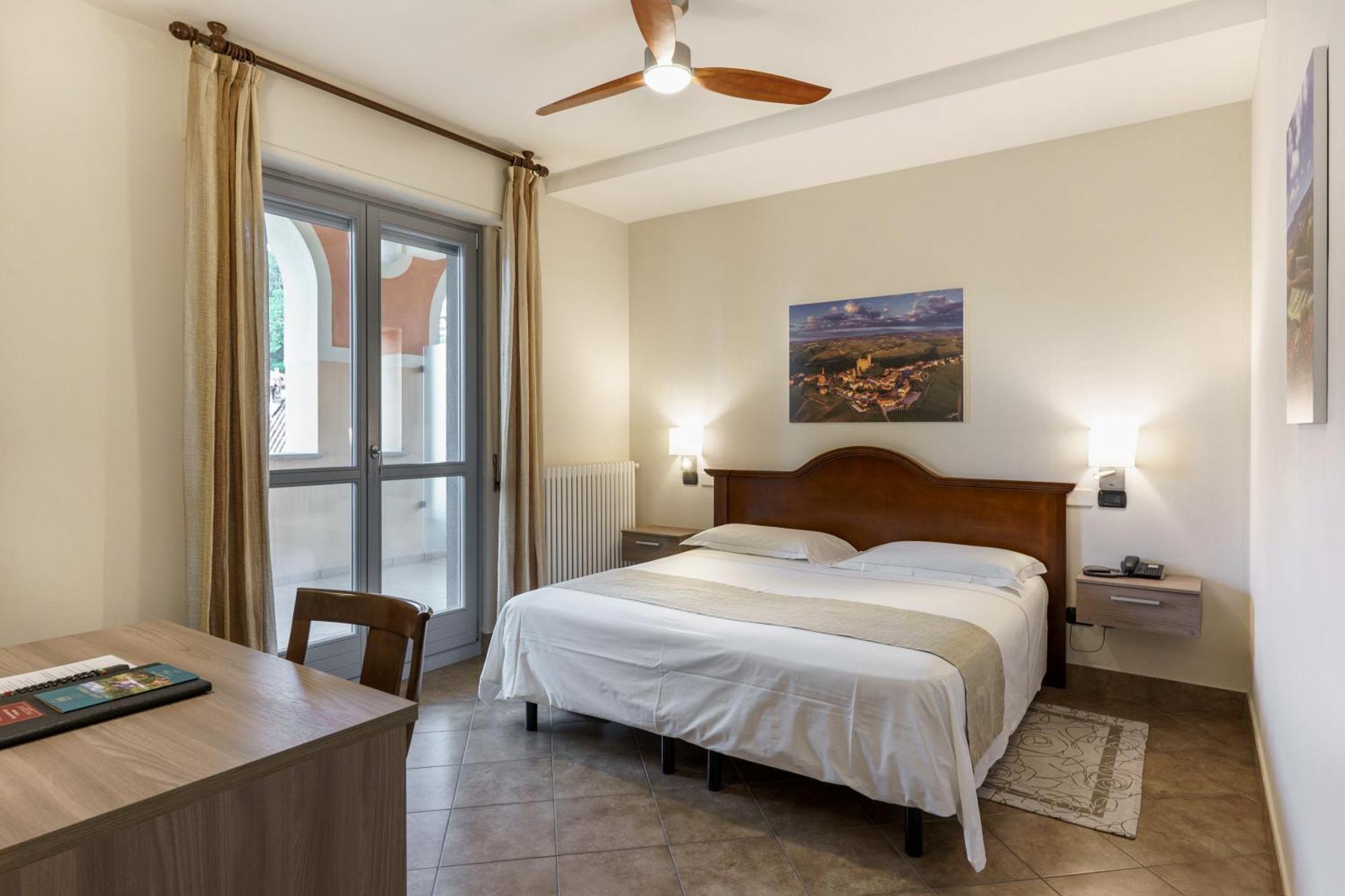 Hotel Il Grappolo D'Oro Monforte D'Alba Luaran gambar